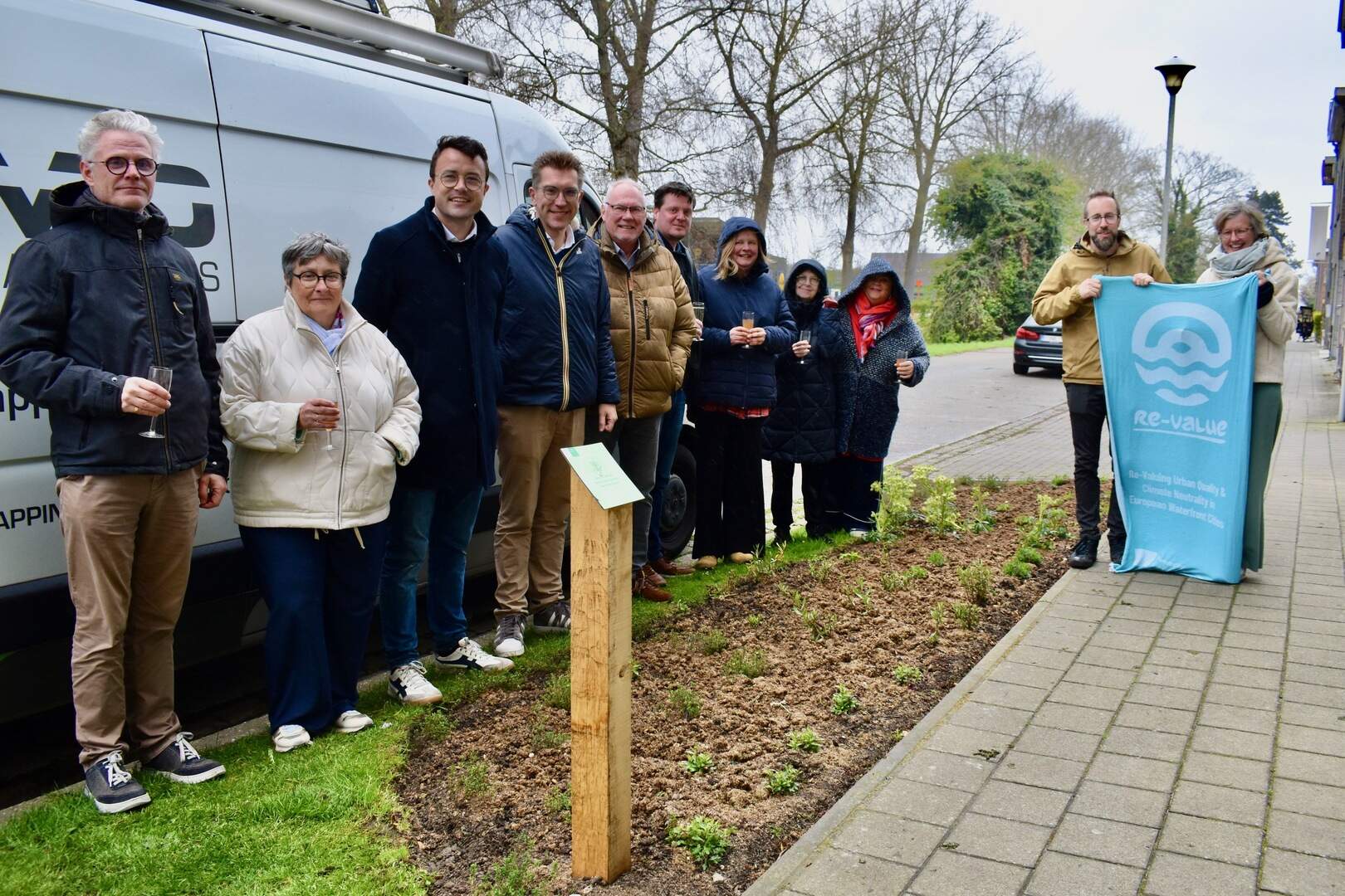 In de Vaartstraat en de Sint-Pietersgroenestraat kreeg een elftal groenstroken een peter of een meter.jpg