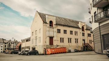 Alesund Pink building 1